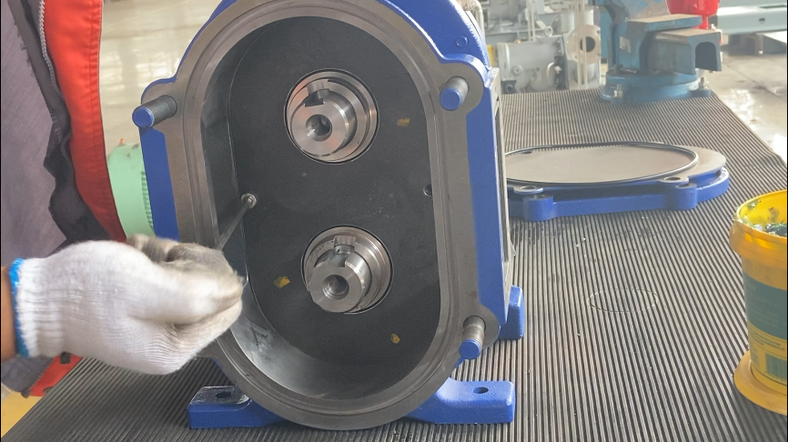 取下內六角螺絲 取下內六角螺絲