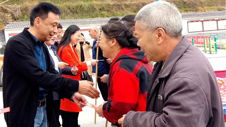 炬神電子赴良田鎮(zhèn)開(kāi)展“愛(ài)心扶貧、攜手同行”活動(dòng)