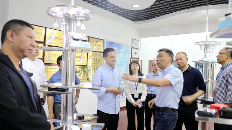 市政協(xié)副主席、九三學社郴州市委主委潘執(zhí)坤一行調(diào)研炬神電子