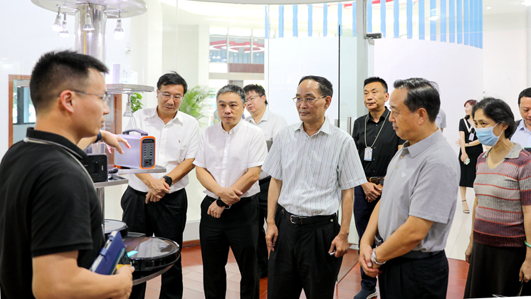 全國政協(xié)委員（廣東省委原常委、省紀(jì)委原書記）黃先耀一行考察炬神電子