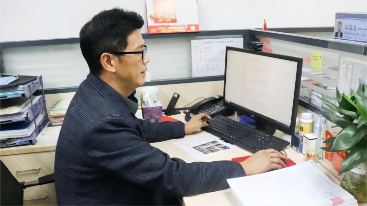 伍國(guó)良，“卷王”實(shí)錘了！